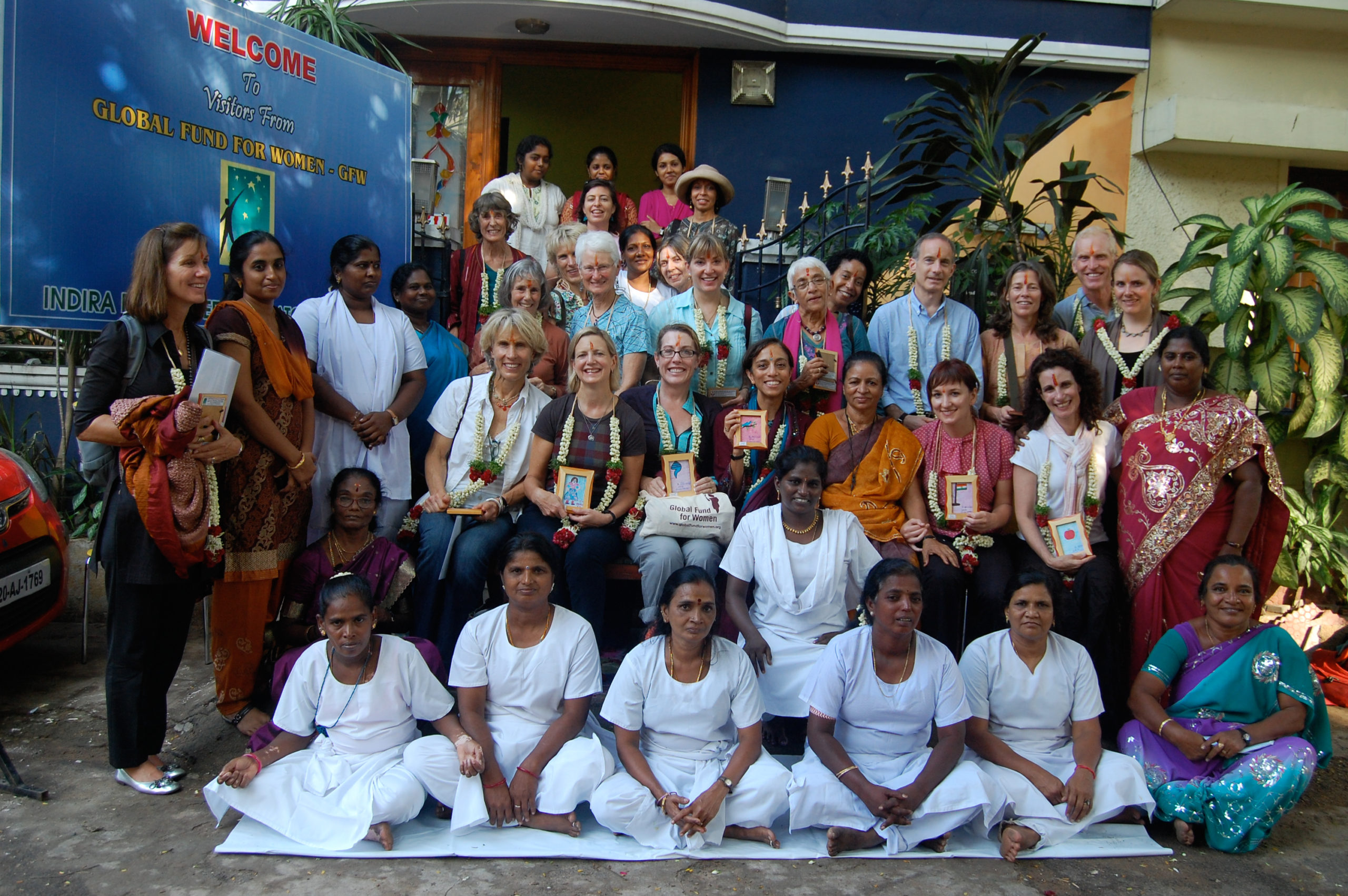 Group photo on donor trip in Nepal