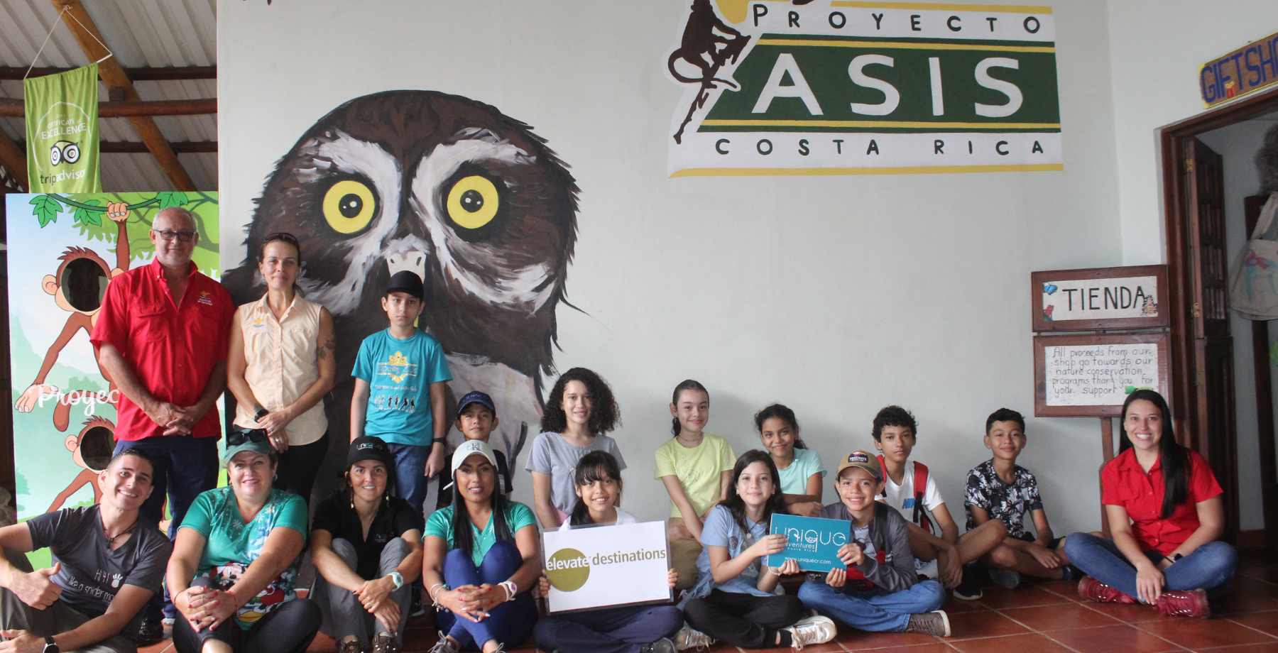 Group of students from El Cruce School in Costa Rica at Projecto Asis Wildlife Rescue Centre.