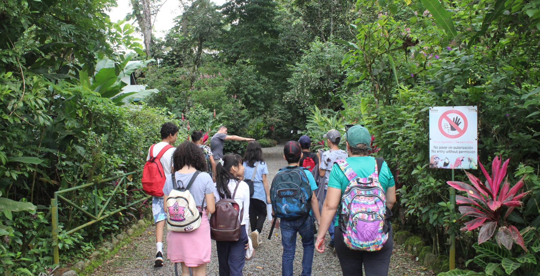 Group of students from El Cruce School in Costa Rica walking throguh Projecto Asis Wildlife Rescue Centre.
